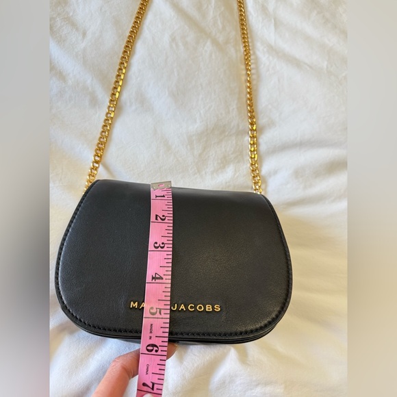 Marc Jacobs | Black Leather Avenue Small Crossbody Shoulder Bag | Gold Hardware - Picture 3 of 9